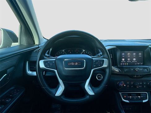 Used 2024 GMC Terrain SLE w/ Driver Convenience Package image 11