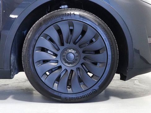 Used 2025 Tesla Model Y Long Range AWD/4WD image 44