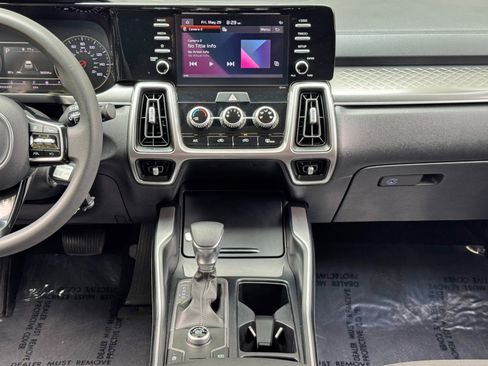 Used 2021 Kia Sorento LX FWD image 21
