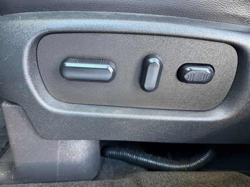 Used 2015 Ford Explorer XLT w/ Equipment Group 202B FWD image 21