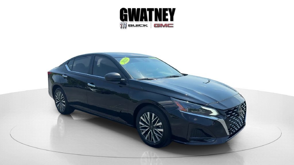 Used 2025 Nissan Altima 2.5 SV FWD image 1
