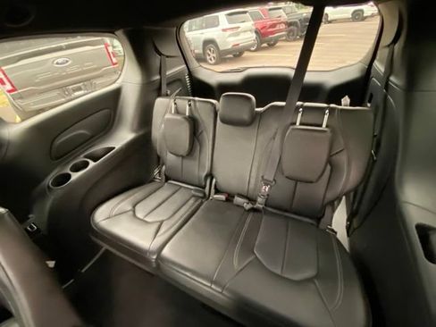 Used 2026 Chrysler Pacifica Select FWD image 16
