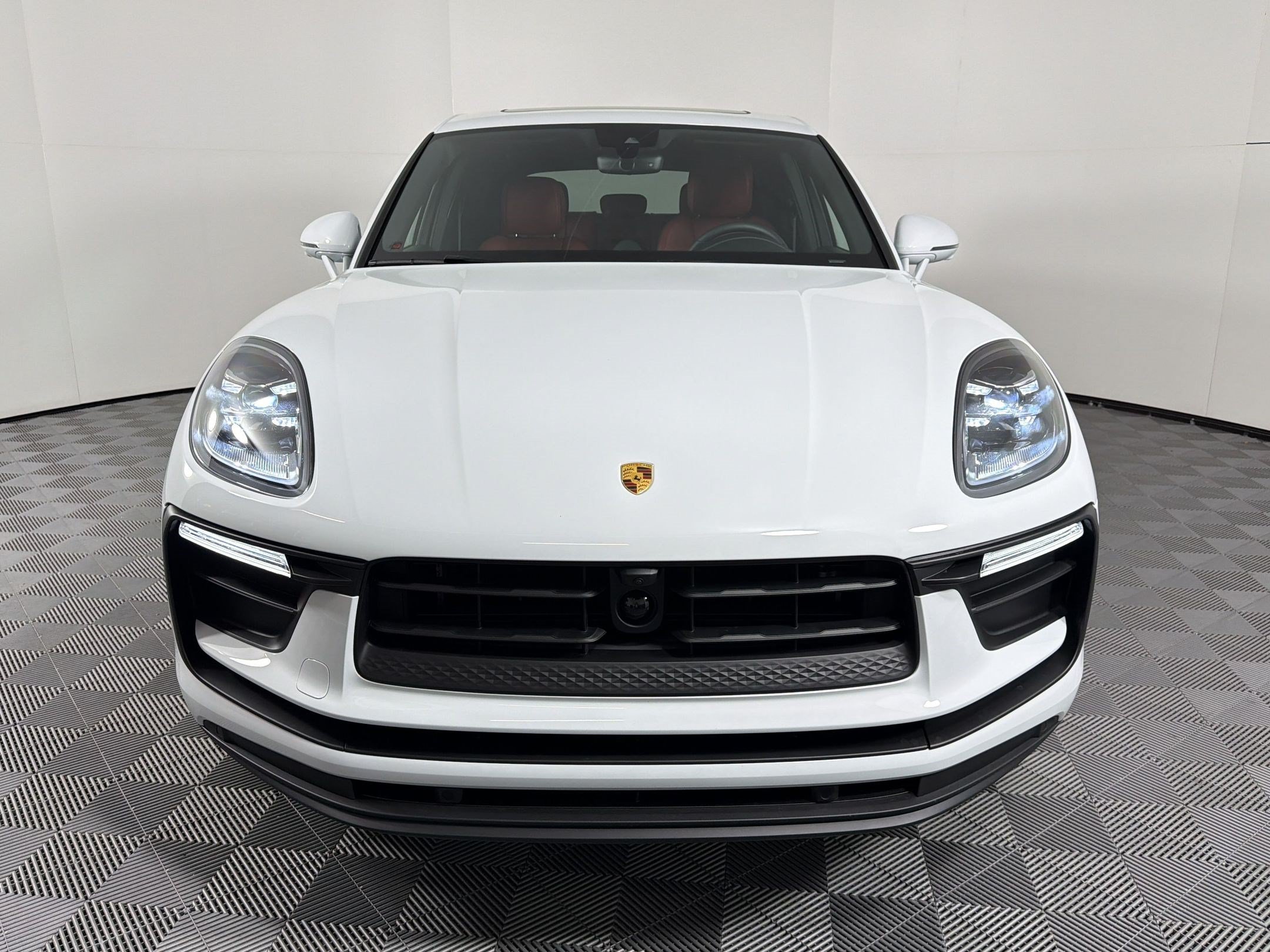 Used 2026 Porsche Macan AWD/4WD image 6