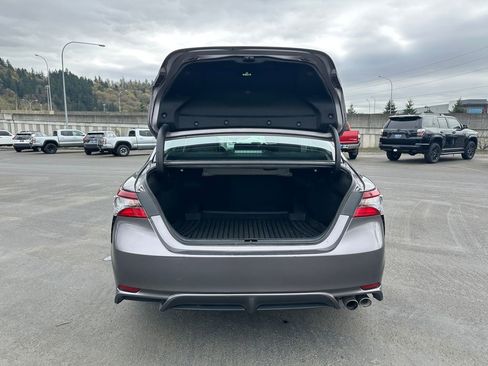 Used 2024 Toyota Camry SE image 11