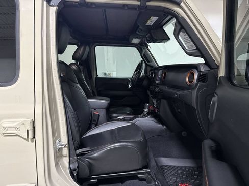 Used 2020 Jeep Gladiator Mojave w/ Dual Top Group AWD/4WD image 22