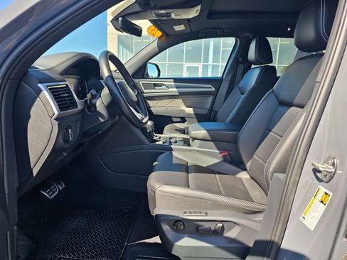 Used 2023 Volkswagen Atlas Cross Sport SEL R-Line AWD/4WD image 10