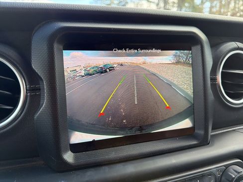 Used 2021 Jeep Wrangler Unlimited Sahara image 11