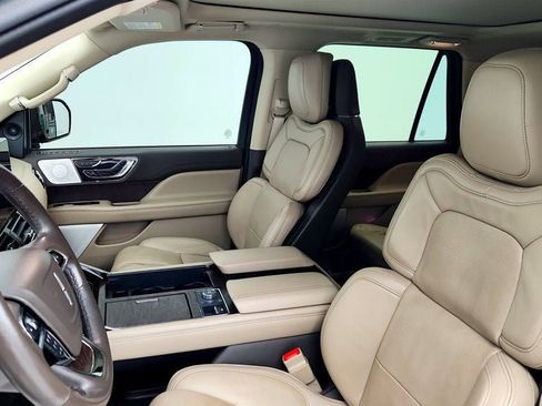 Used 2022 Lincoln Navigator Reserve image 19