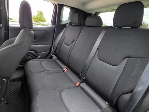 Used 2023 Jeep Renegade Latitude image 19