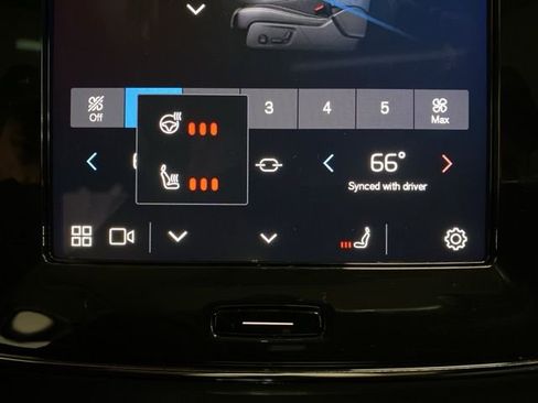 Used 2025 Volvo XC40 B5 Plus image 52