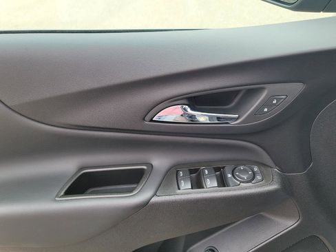 Used 2024 Chevrolet Equinox LT FWD image 18