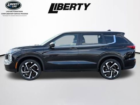 Used 2023 Mitsubishi Outlander SE image 6
