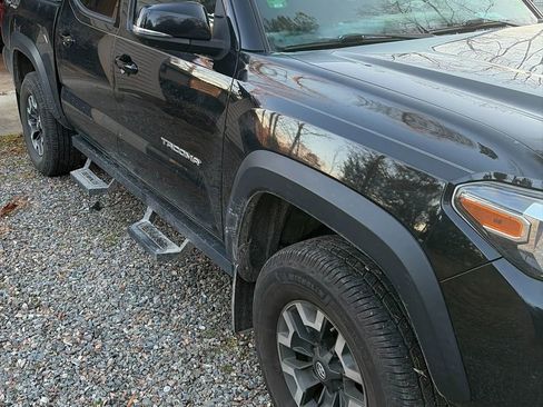 Used 2018 Toyota Tacoma TRD Off-Road w/ Technology Package image 1