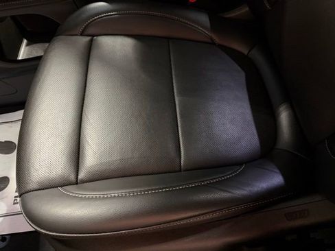 Used 2023 GMC Acadia SLT w/ Elevation Edition image 15