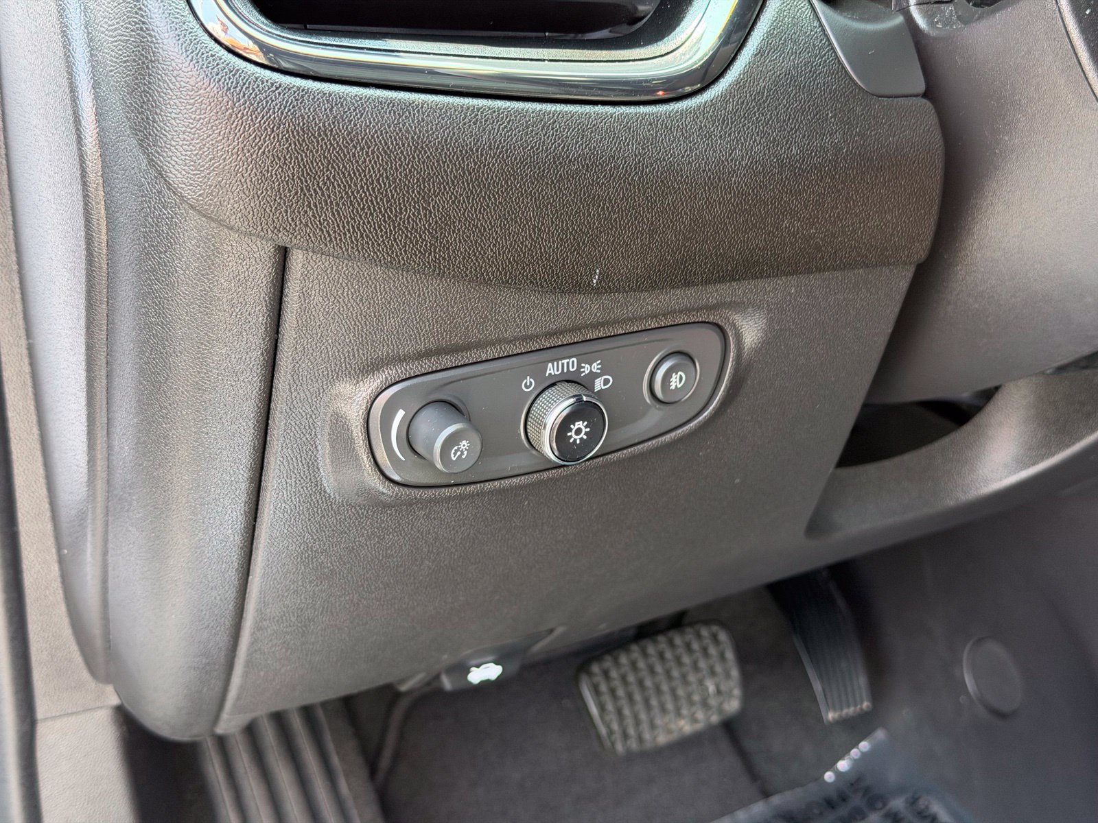 Used 2024 Chevrolet Equinox Premier FWD image 17