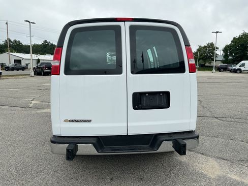 Used 2022 Chevrolet Express 2500 w/ Driver Convenience Package RWD image 3