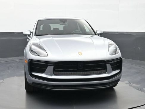 Certified 2025 Porsche Macan AWD/4WD image 24