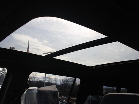 New 2026 Chevrolet Suburban Premier image 17