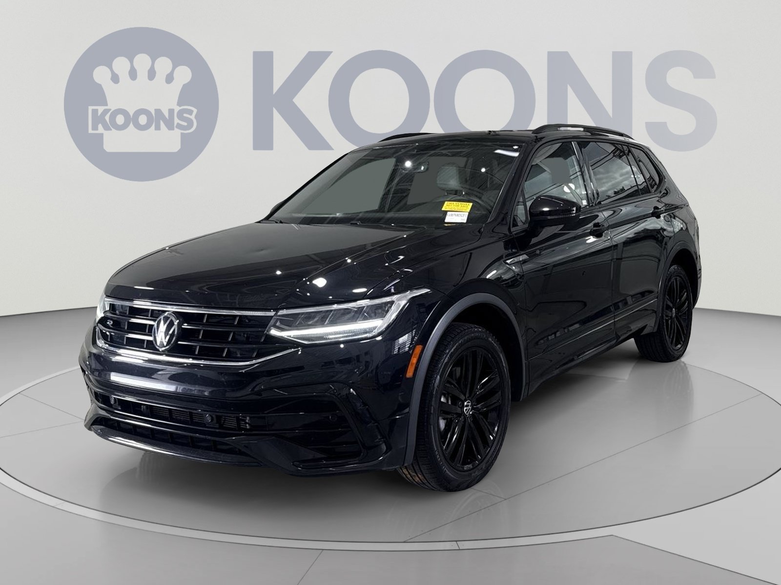 Used 2022 Volkswagen Tiguan SE R-Line AWD/4WD image 1