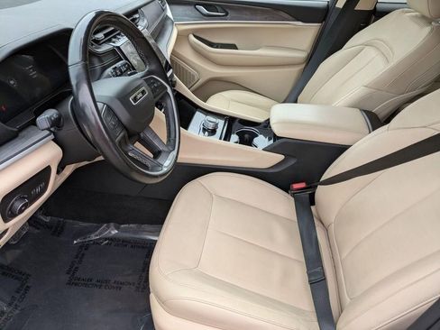 Used 2022 Jeep Grand Cherokee L Limited image 12