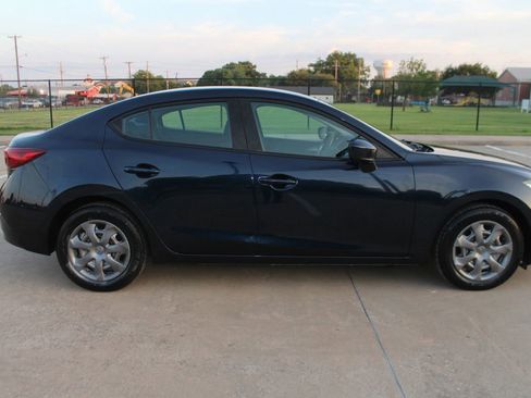 Used 2017 MAZDA MAZDA3 Sport FWD image 5