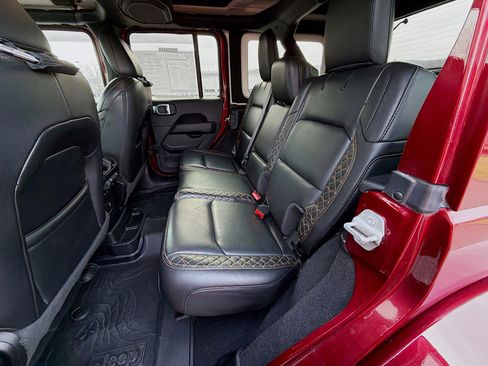 Used 2021 Jeep Wrangler Unlimited Sahara image 24