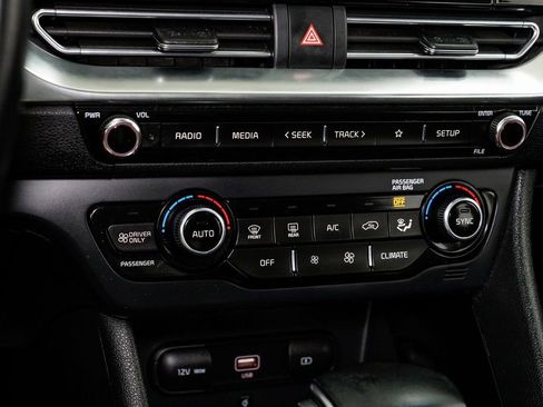 Used 2020 Kia Niro EX image 20