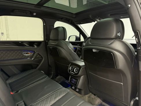 Used 2018 Bentley Bentayga Black Edition image 19