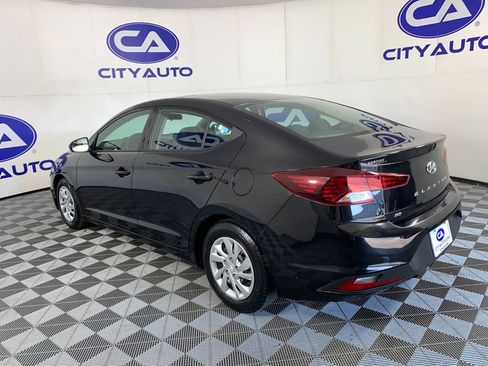 Used 2019 Hyundai Elantra SE w/ Winter Weather Package FWD image 5