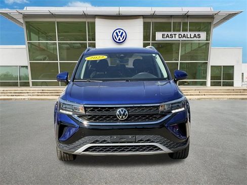 Certified 2022 Volkswagen Taos SE w/ Panoramic Sunroof Package image 6