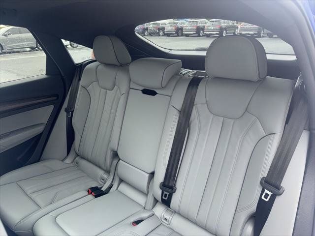 Used 2023 Audi Q5 2.0T Premium w/ Convenience Package AWD/4WD image 32
