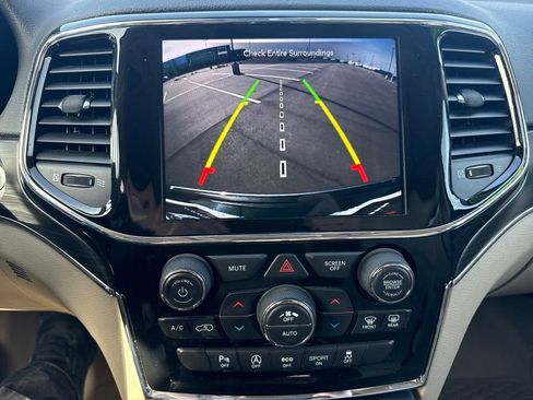 Used 2020 Jeep Grand Cherokee Limited image 28