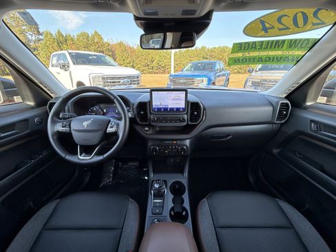 Used 2024 Ford Bronco Sport Outer Banks w/ Tech Package image 11