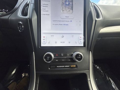 Used 2023 Ford Edge SEL image 19