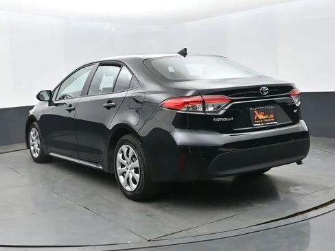Used 2025 Toyota Corolla LE image 9