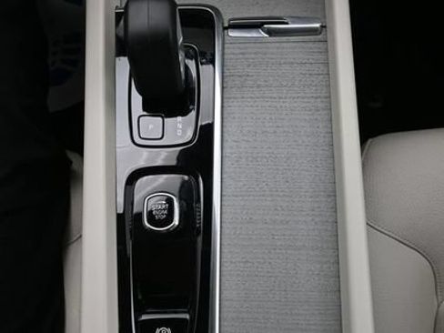 Used 2024 Volvo XC60 B5 Plus w/ Protection Package Premier AWD/4WD image 11