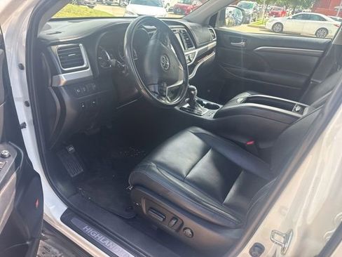 Used 2019 Toyota Highlander Limited AWD/4WD image 10