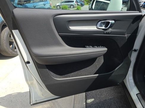 Used 2025 Volvo XC40 B5 Plus w/ Protection Package Premier AWD/4WD image 10