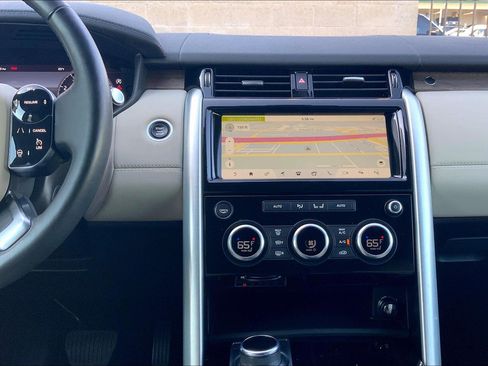 Used 2019 Land Rover Discovery HSE AWD/4WD image 6