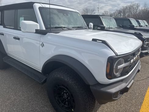 New 2026 Ford Bronco Outer Banks w/ Sasquatch Package image 13