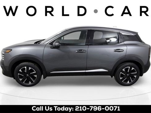 Used 2025 Nissan Kicks SR image 4