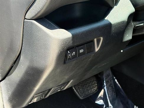 Used 2020 Toyota RAV4 XLE FWD image 17