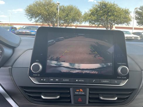 Used 2025 Nissan Altima 2.5 SV FWD image 29