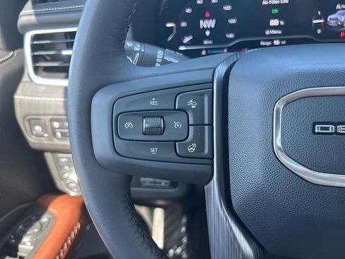 Used 2023 GMC Yukon Denali Ultimate AWD/4WD image 17