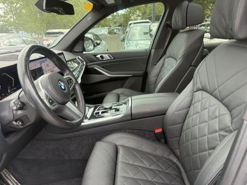 Used 2024 BMW X5 xDrive40i w/ M Sport Package AWD/4WD image 3