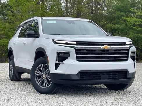 New 2026 Chevrolet Traverse LT w/ LPO, Floor Liner Package AWD/4WD image 2