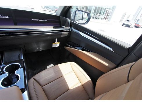 New 2026 Cadillac Escalade Luxury w/ Touring Package AWD/4WD image 10