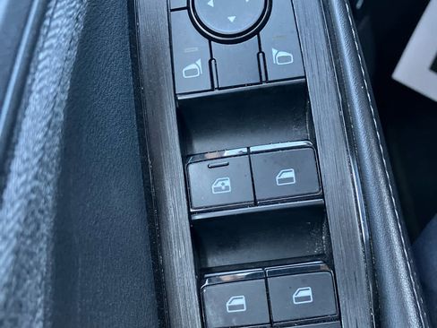 Used 2023 Nissan Rogue SV image 12