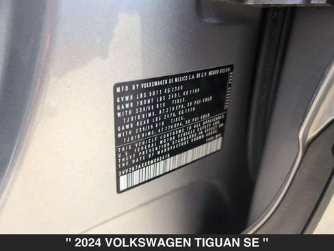 Used 2024 Volkswagen Tiguan SE AWD/4WD image 33