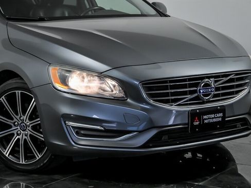 Used 2018 Volvo S60 T5 Inscription FWD image 2